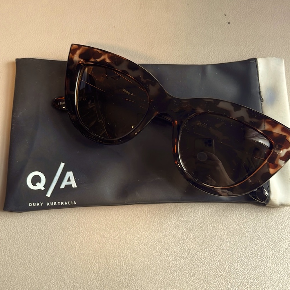 Q/A Quay Australia Cat Eye Sunglasses Tortoise Shell Frame